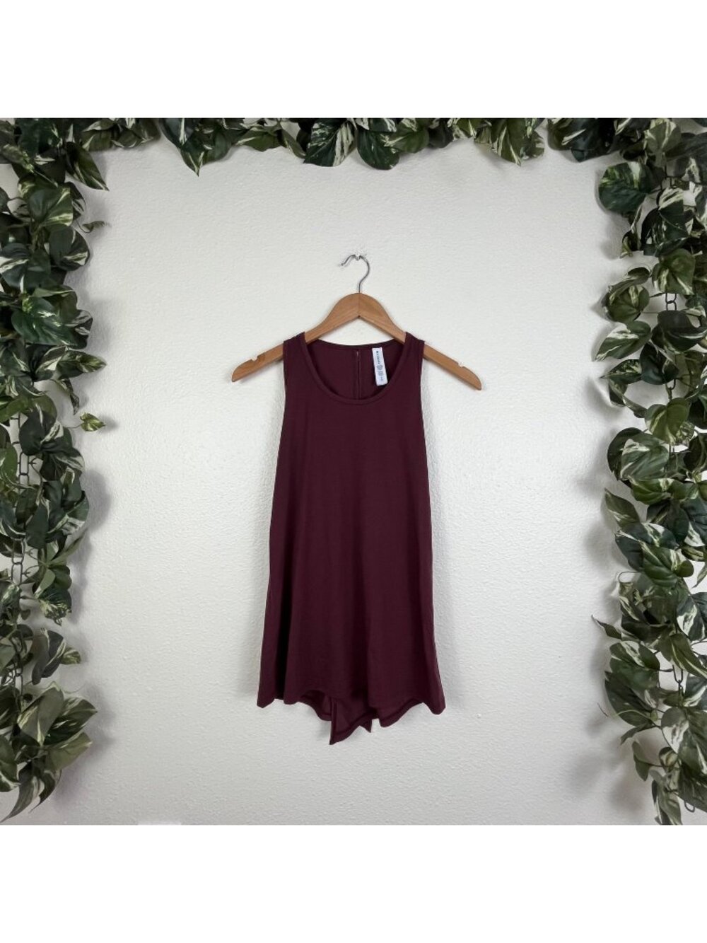 Athleta Athletic Scoop Neck Open Tie Back Tank Top Maroon Women’s Size S